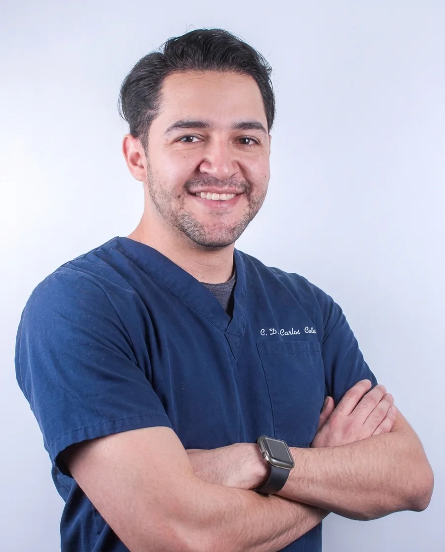 Dr. Carlos Cota, prostodoncista en Mexicali